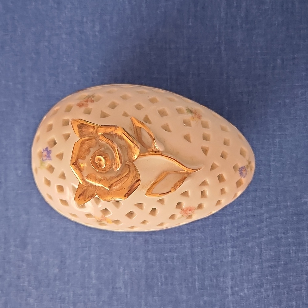 Limoges, vintage egg shaped box